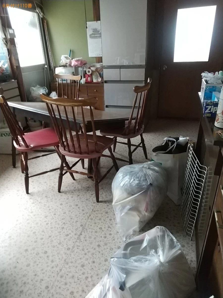 【福山市沼隈町】四人用ダイニングテーブル、椅子、ハンガー等の回収