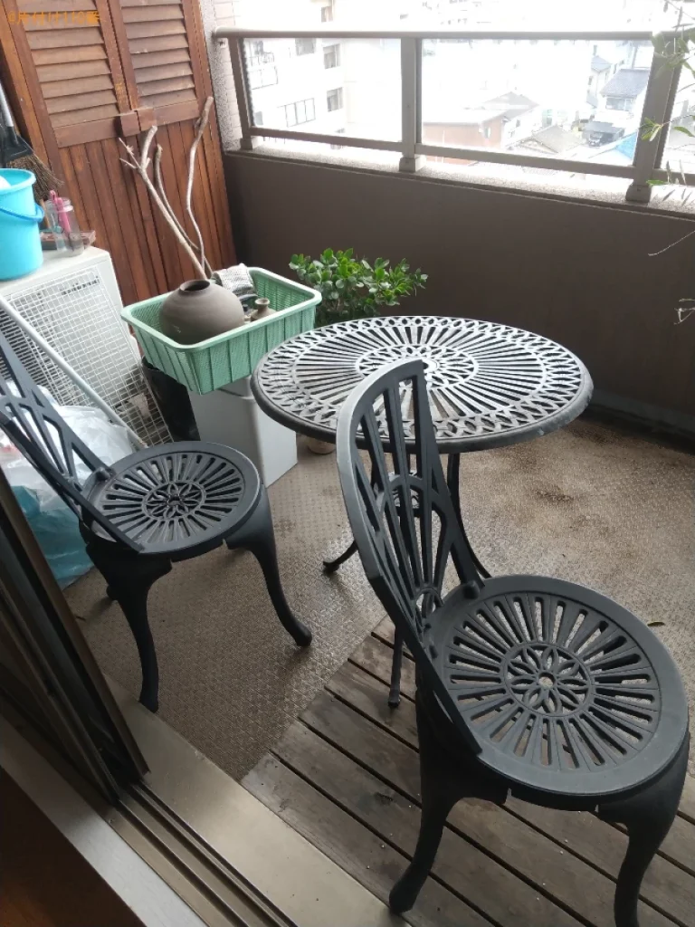 【福山市東桜町】二人用テーブル、椅子、木製の物置の回収・処分