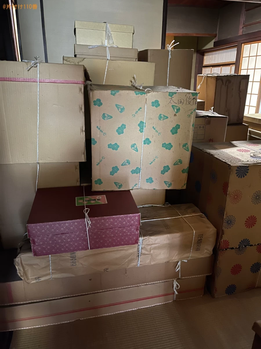 七段飾りの雛人形、ガラスケース入りの人形や羽子板等の回収・処分